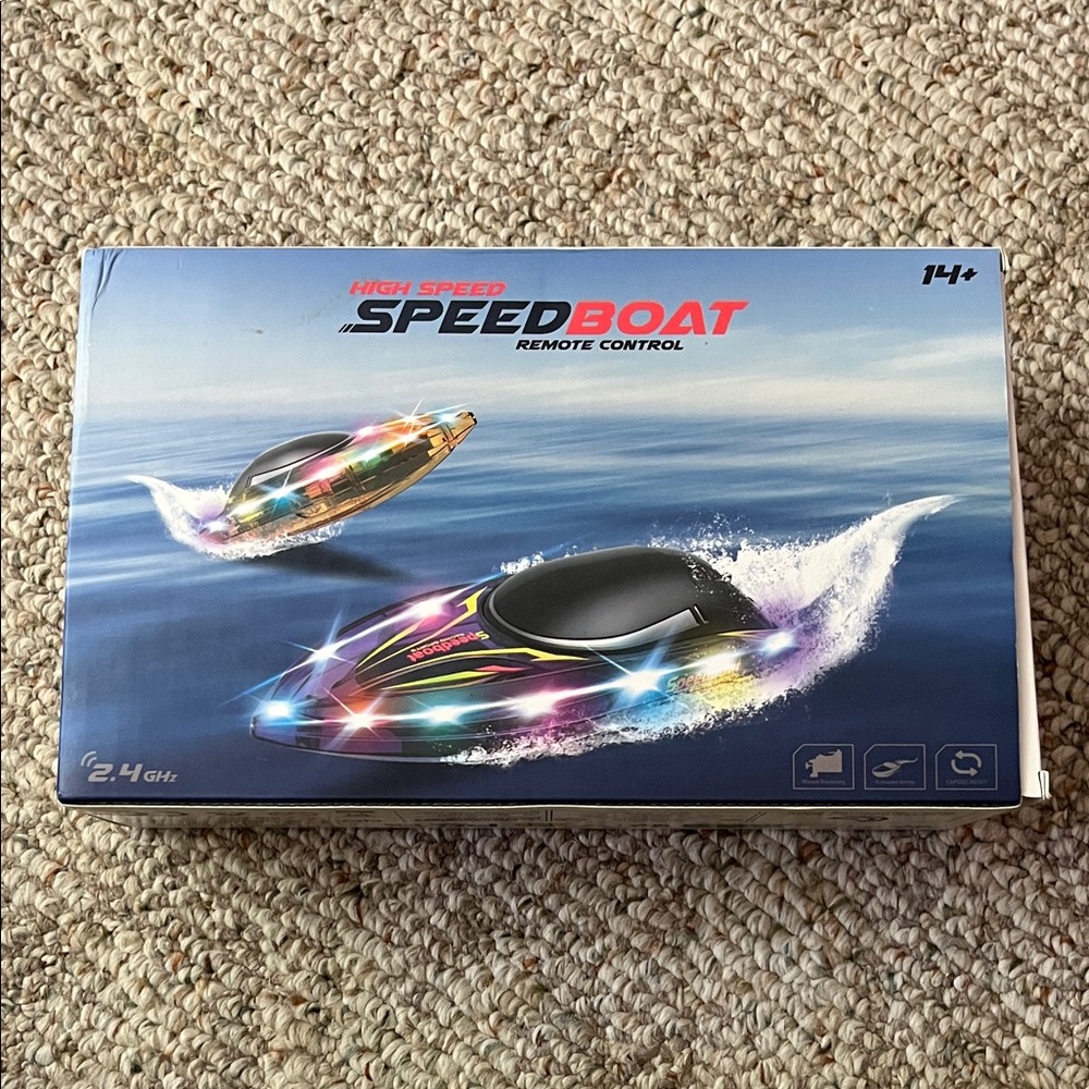 *High Speed Remote Control Speedboat